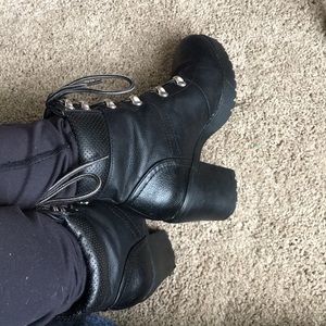 Combat boots